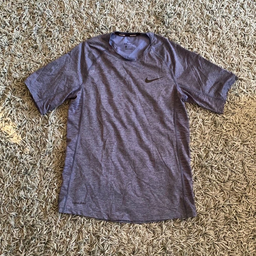 NWOT MENS NIKE DRI FIT T-SHIRT SIZE MEDIUM
